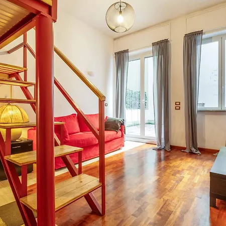 One Bedroom Apartment With Terrace Near Duomo-2